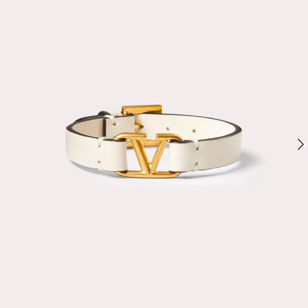 *NEW* Valentino Garavani VLogo Signature bracelet in calfskin leather